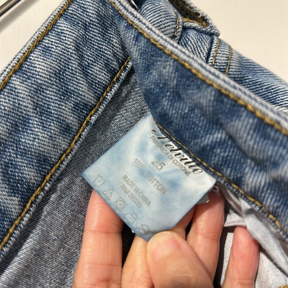 BRANDY MELVILLE DISTRESSED JEANS - Picture 8 of 12